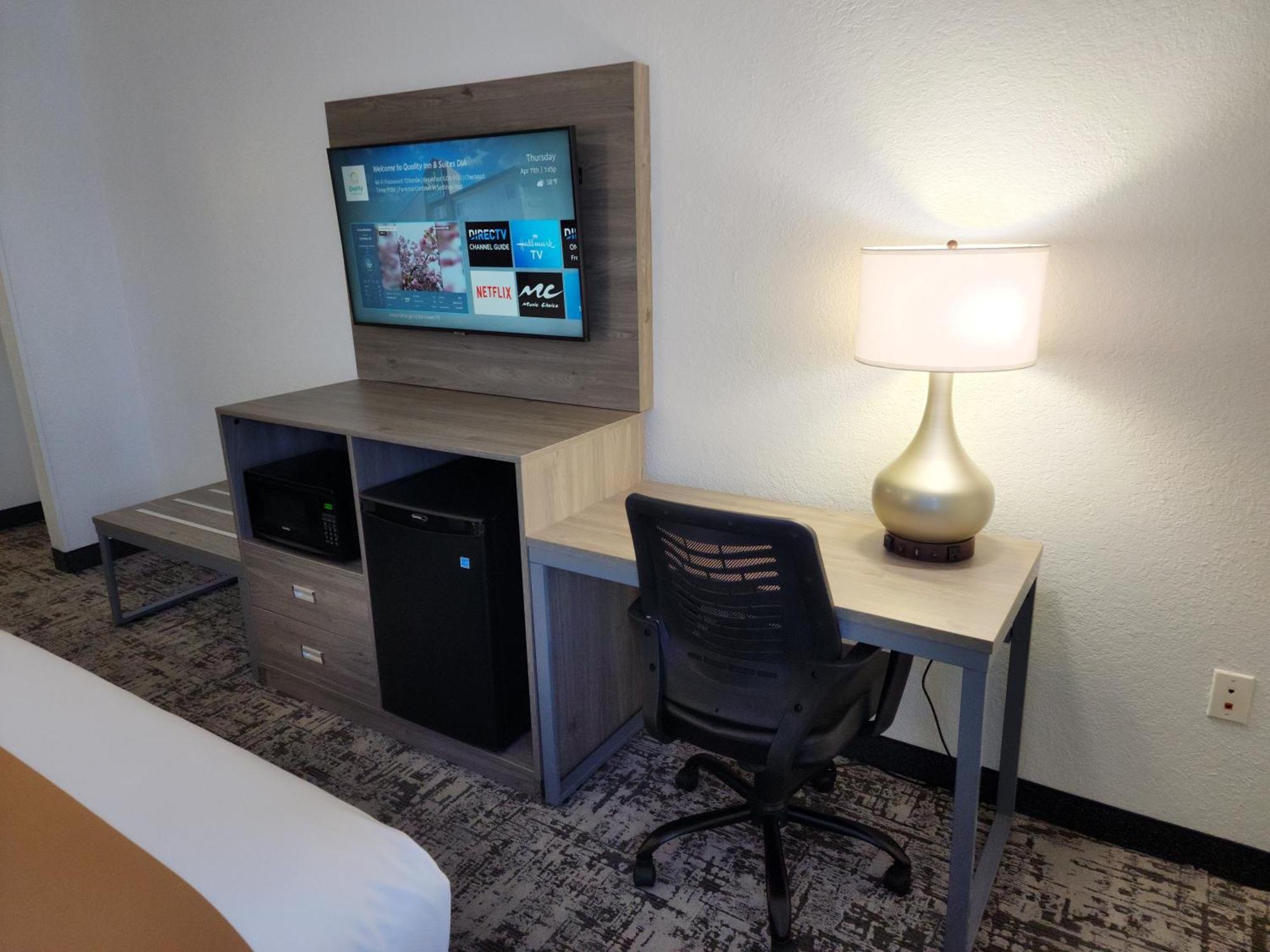 Quality Inn & Suites Denver International Airport Exterior foto