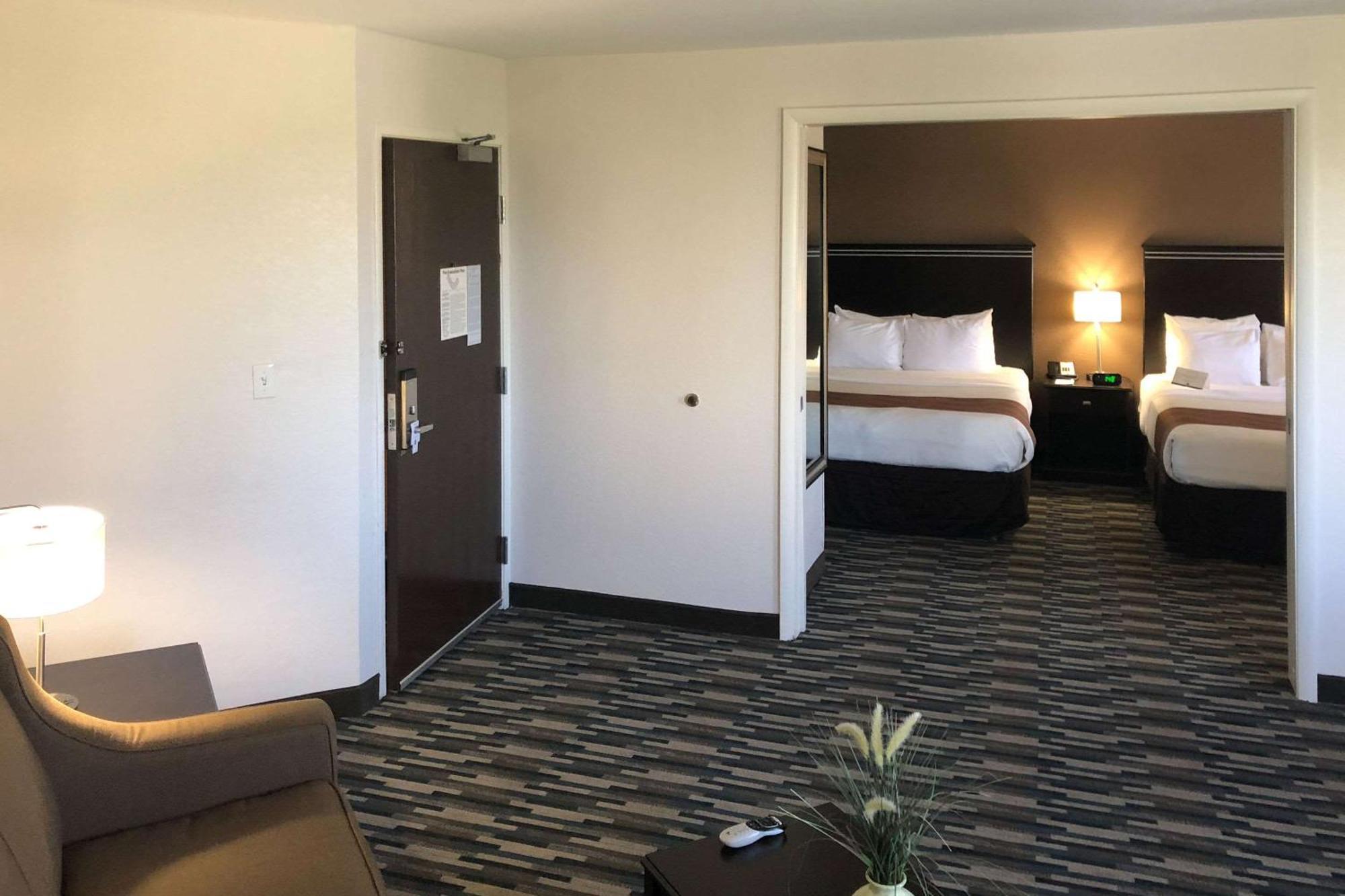 Quality Inn & Suites Denver International Airport Exterior foto