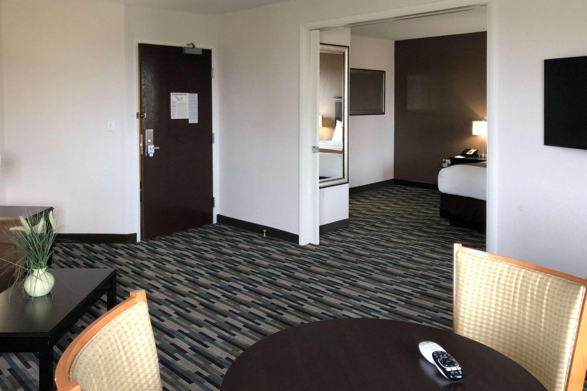 Quality Inn & Suites Denver International Airport Exterior foto