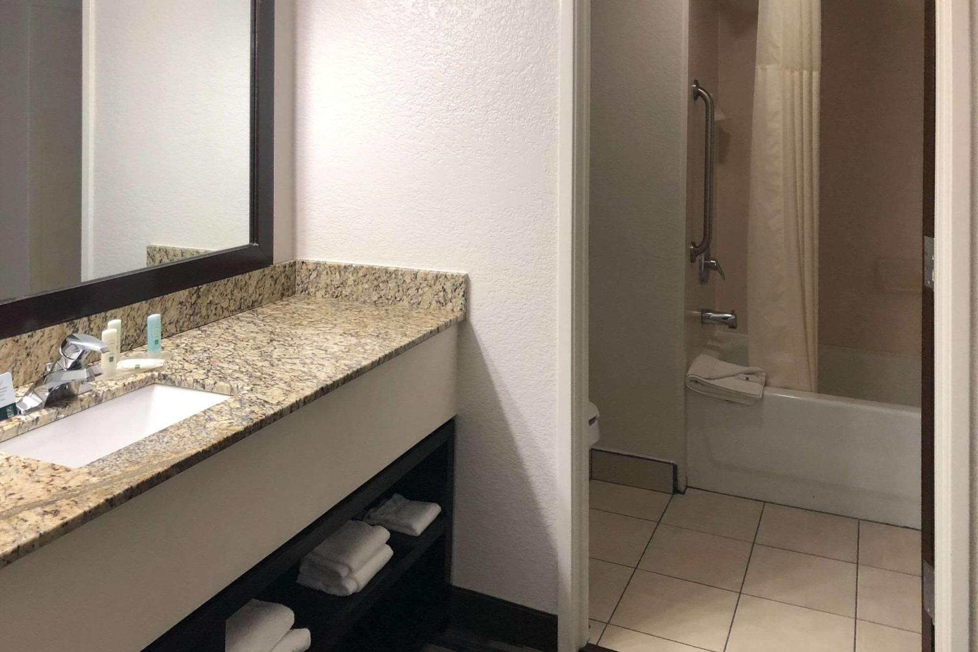 Quality Inn & Suites Denver International Airport Exterior foto