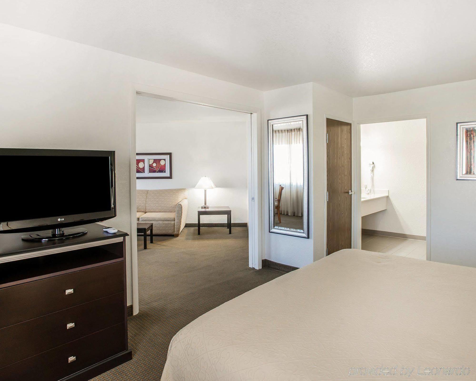 Quality Inn & Suites Denver International Airport Exterior foto